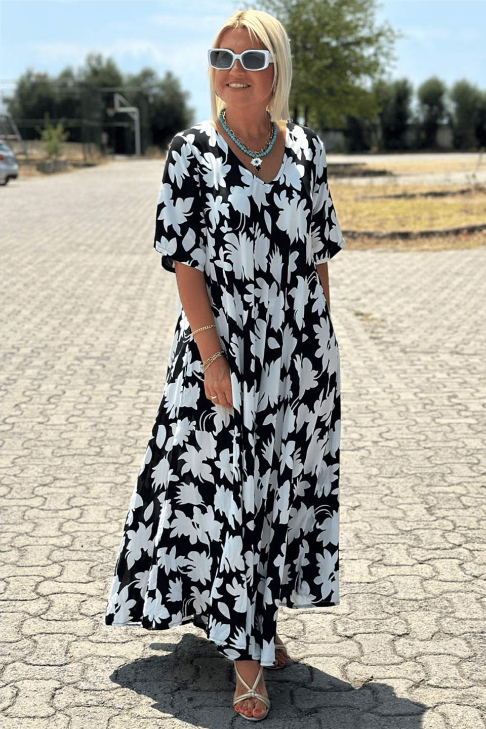 CONNIE | FLORAL V-NECK MIDI DRESS