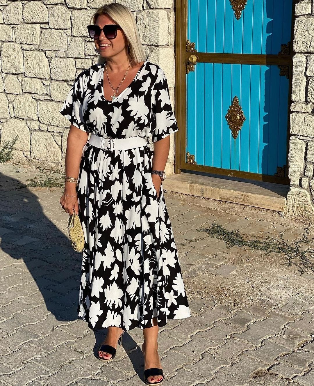 CONNIE | FLORAL V-NECK MIDI DRESS